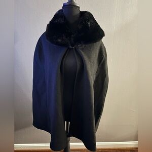 Elegant Black Cape with Faux Fur Collar